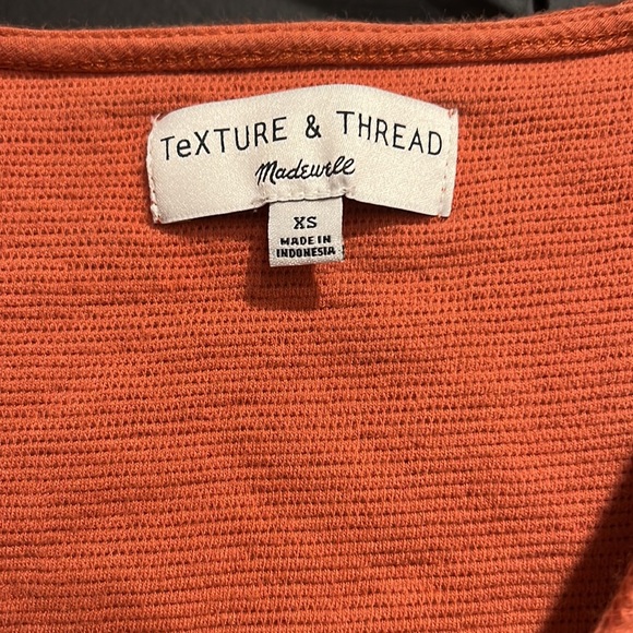 Madewell Texture and thread V Neck tie front top. - Picture 4 of 6